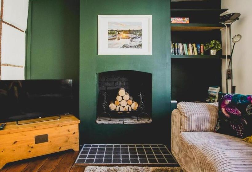 בית, 3 חדרי שינה, No8 Chepstow