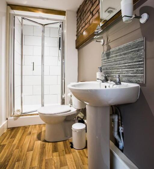 בית, 3 חדרי שינה, No8 Chepstow