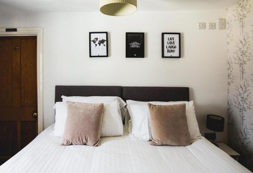 בית, 3 חדרי שינה, No8 Chepstow