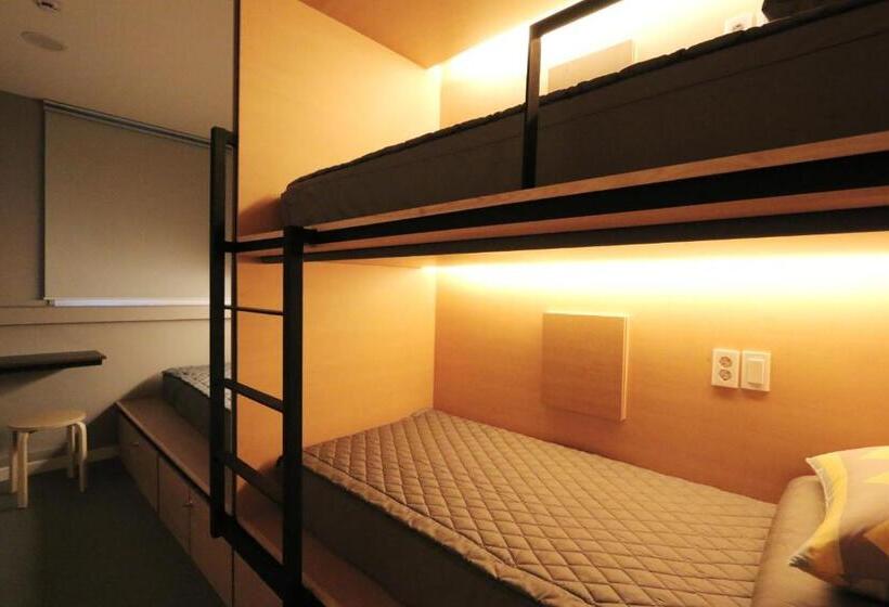 חדר סטנדרט לשלושה עם חדר אמבטיה משוף, Blueboat Hostel Gyeongju