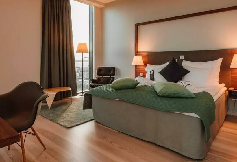 Deluxe-huone King-vuode, Clarion Hotel Helsinki