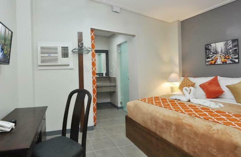 디럭스 룸, 717 Cesar Place