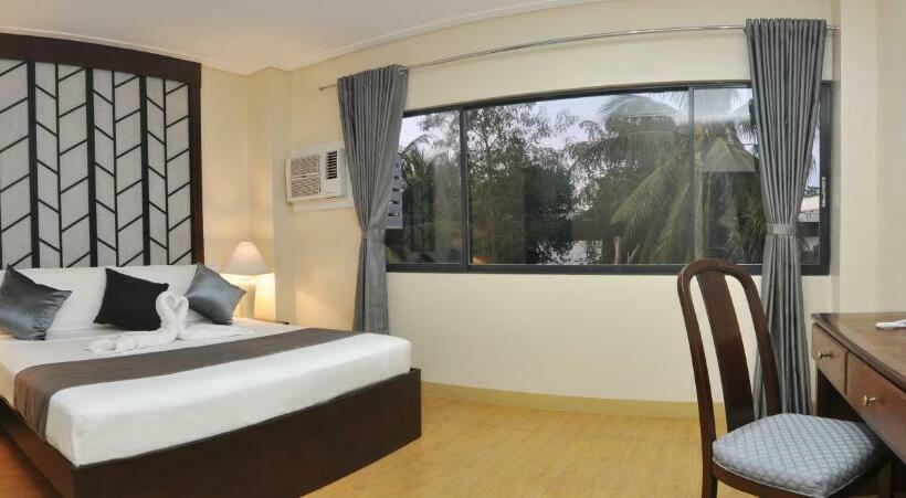 디럭스 룸, 717 Cesar Place