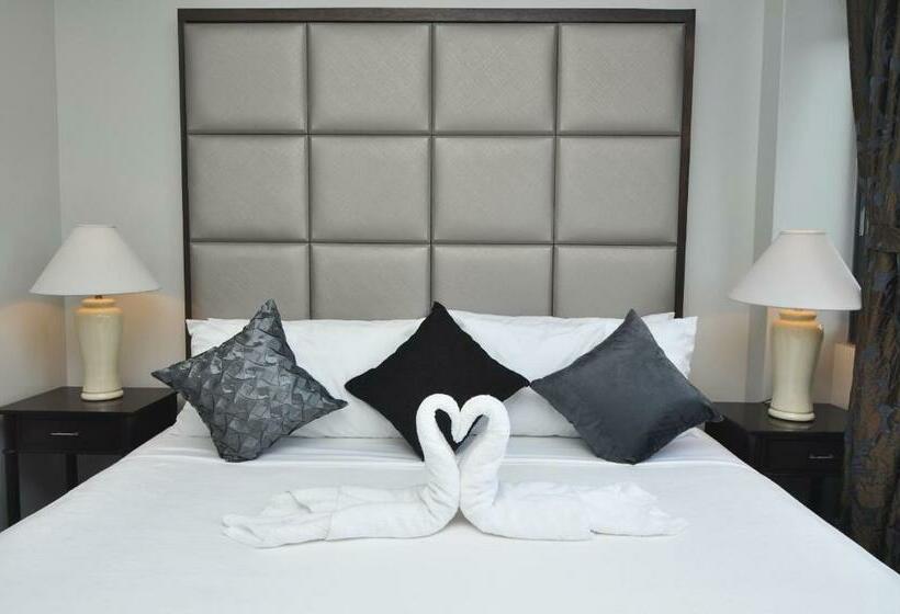 디럭스 룸, 717 Cesar Place