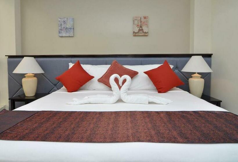 디럭스 룸, 717 Cesar Place