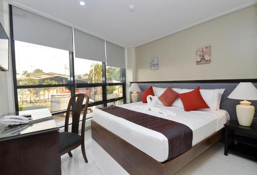 디럭스 룸, 717 Cesar Place