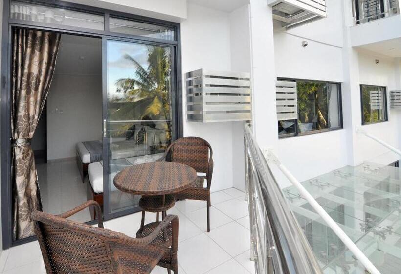 패밀리 룸, 717 Cesar Place