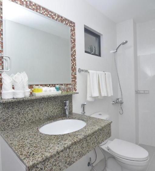 패밀리 룸, 717 Cesar Place