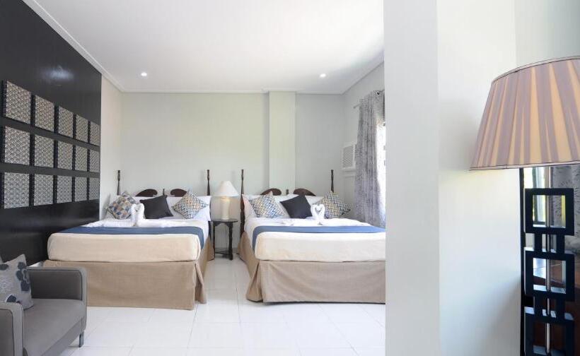 디럭스 패밀리 룸, 717 Cesar Place