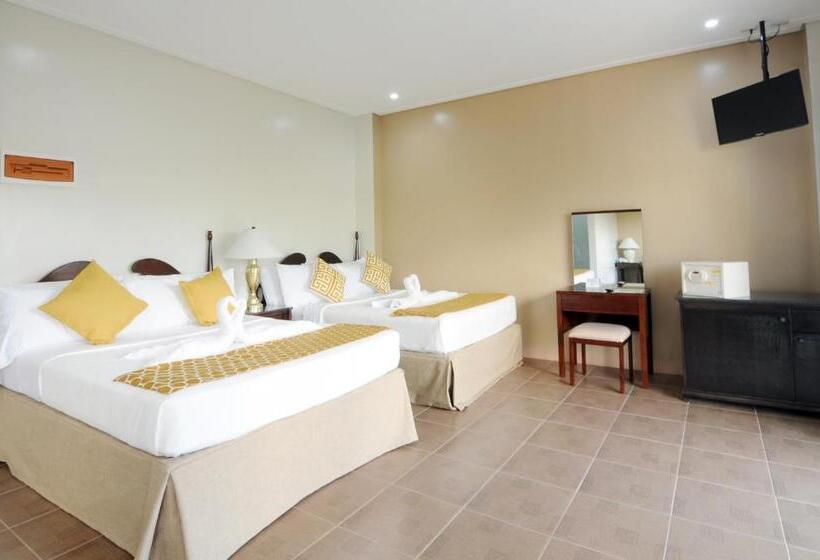 디럭스 패밀리 룸, 717 Cesar Place