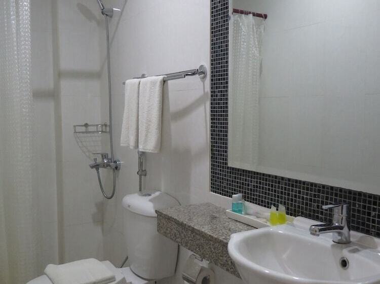 디럭스 룸, 717 Cesar Place