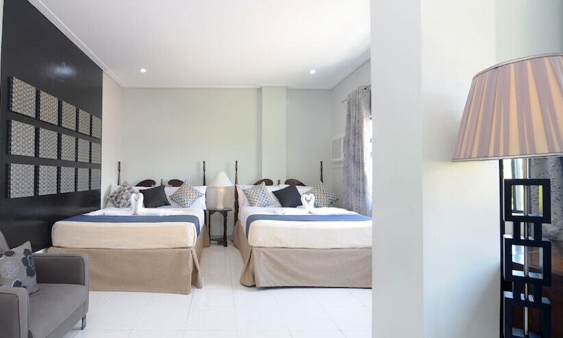 패밀리 룸, 717 Cesar Place