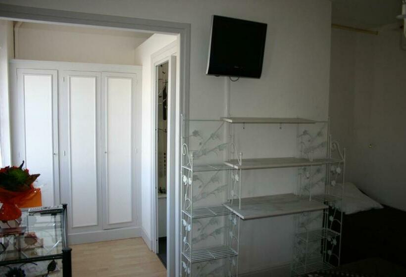 חדר סופריור לשלושה, Abacus Hôtel