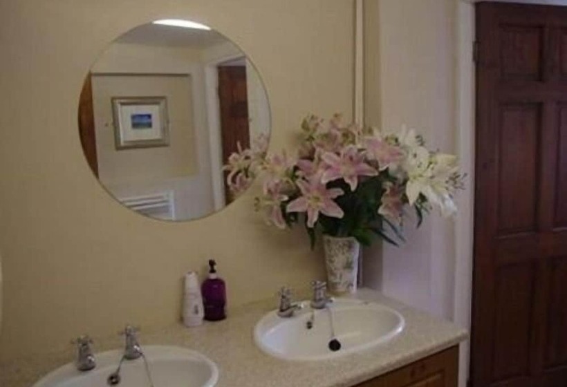 スタンダードトリプルルーム, Arncliffe Arms