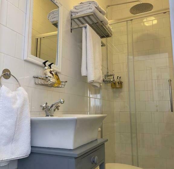 غرفة قياسية, Castle