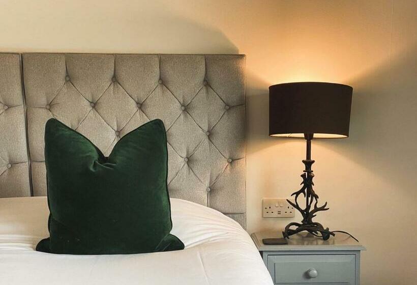 غرفة ديلوكس ثلاثية, Castle