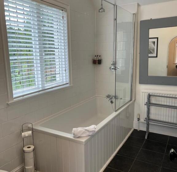 غرفة ديلوكس ثلاثية, Castle