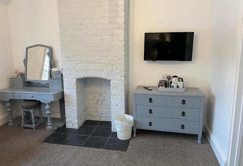 غرفة ديلوكس ثلاثية, Castle