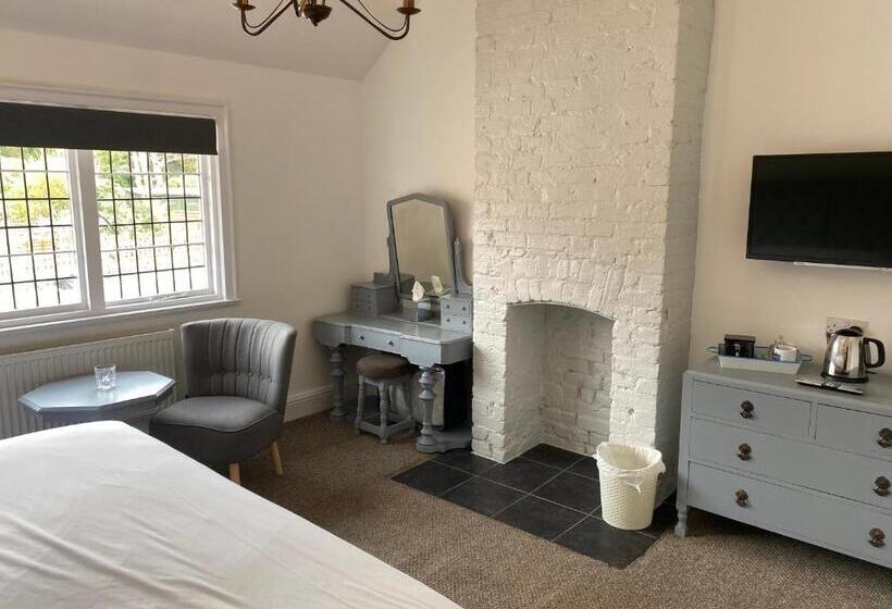 غرفة ديلوكس ثلاثية, Castle