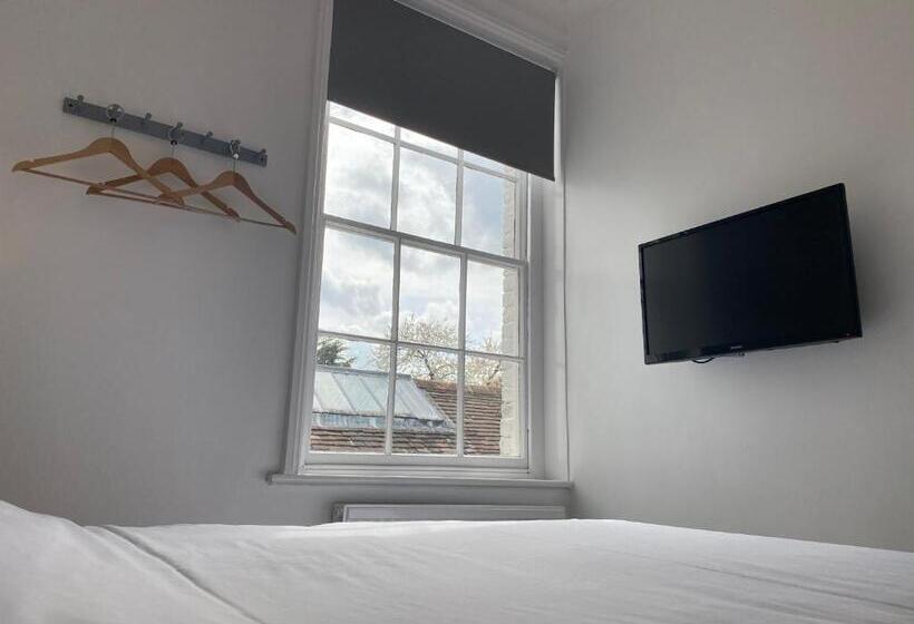 غرفة أساسية, Castle