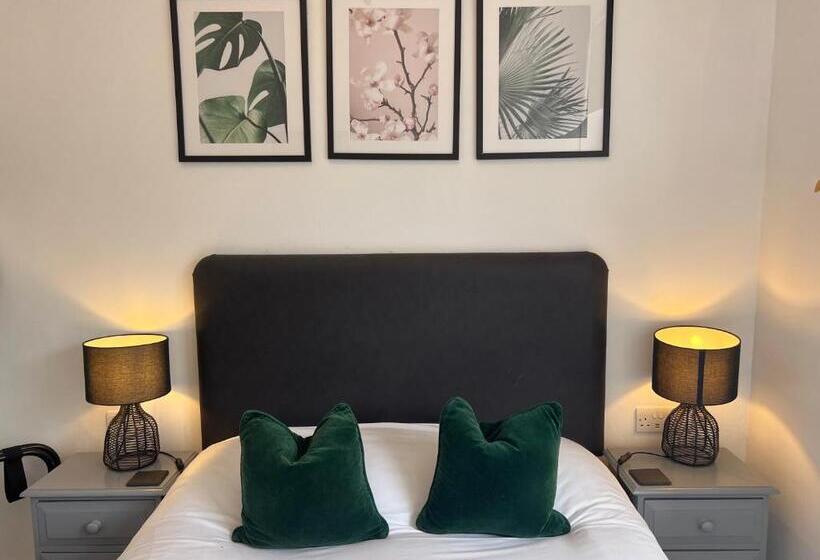 غرفة أساسية, Castle