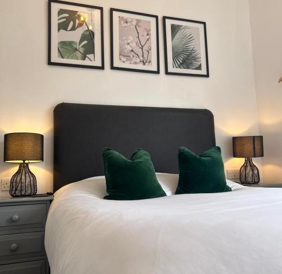 غرفة أساسية, Castle