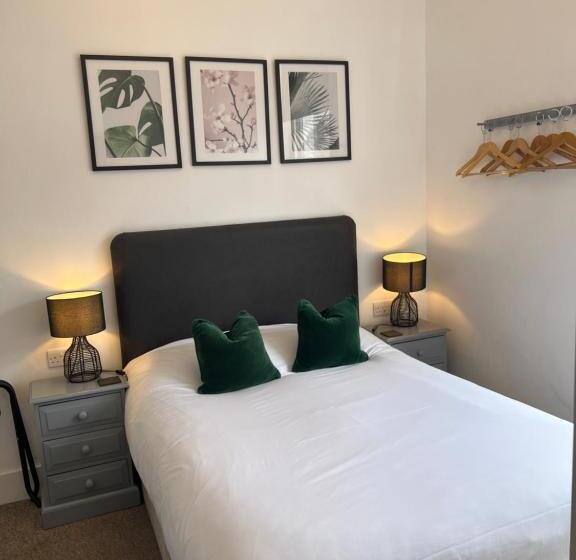 غرفة أساسية, Castle