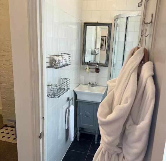 غرفة قياسية, Castle