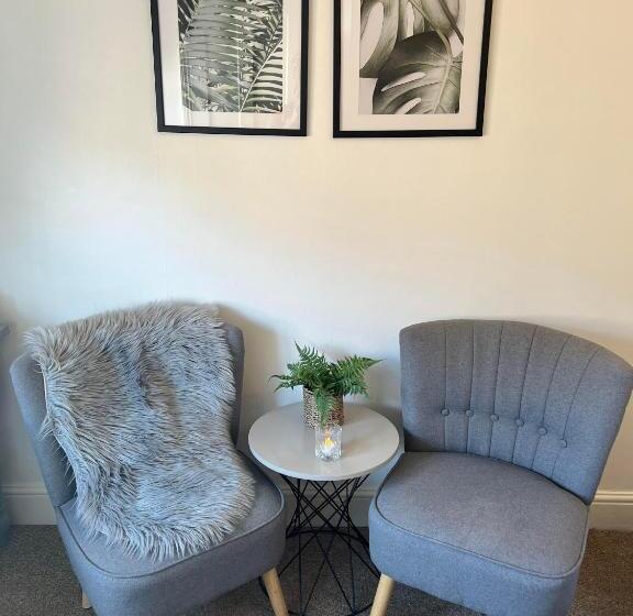 غرفة قياسية, Castle