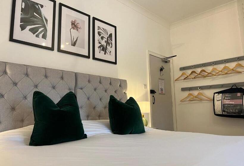 غرفة قياسية, Castle