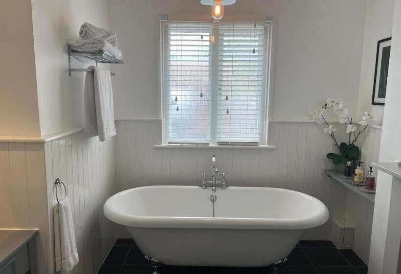 غرفة سوبيريور, Castle