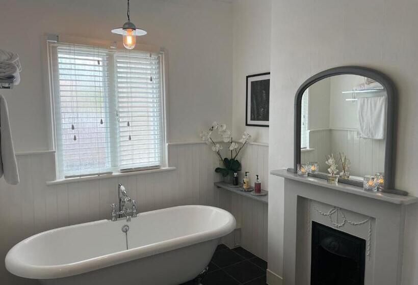 غرفة سوبيريور, Castle