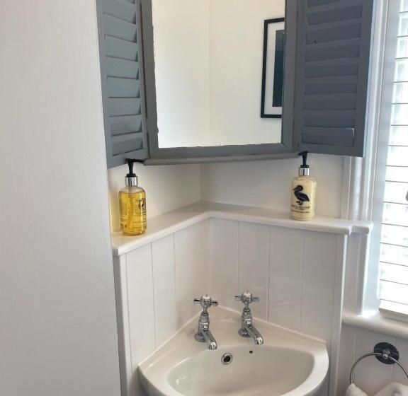 غرفة سوبيريور, Castle