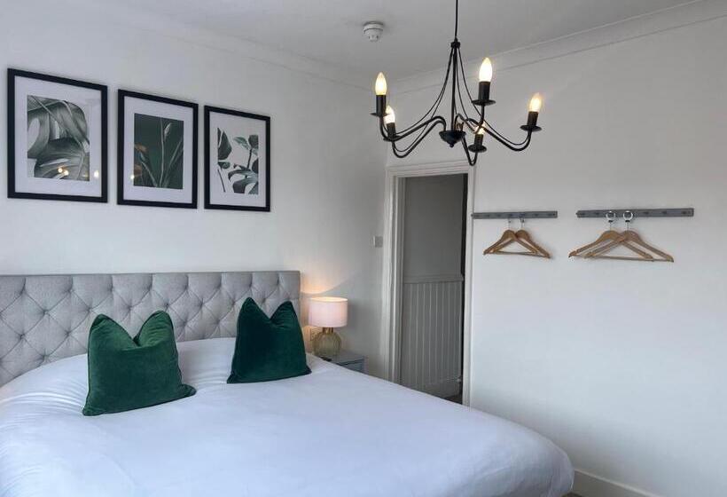 غرفة سوبيريور, Castle