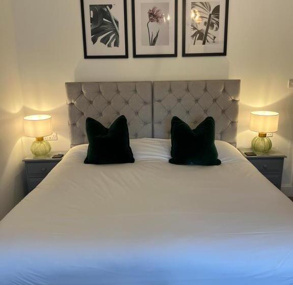 غرفة قياسية, Castle