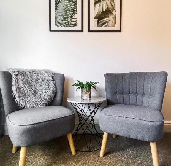 غرفة قياسية, Castle