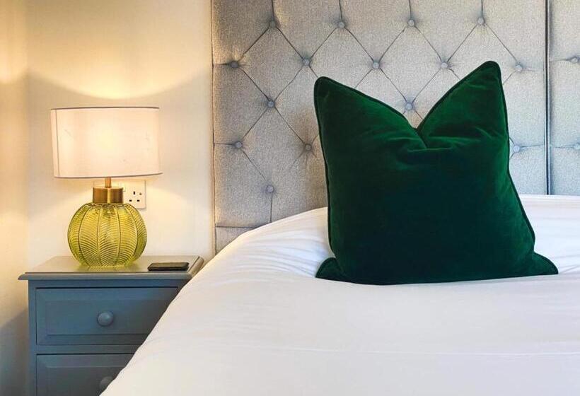 غرفة قياسية, Castle