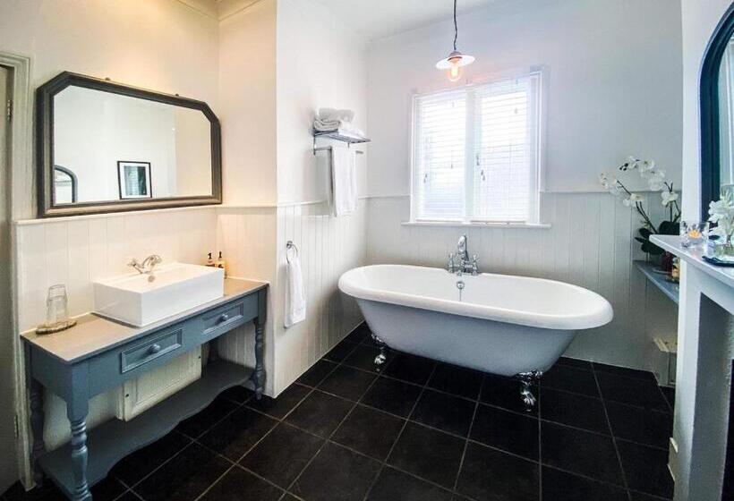 غرفة سوبيريور, Castle