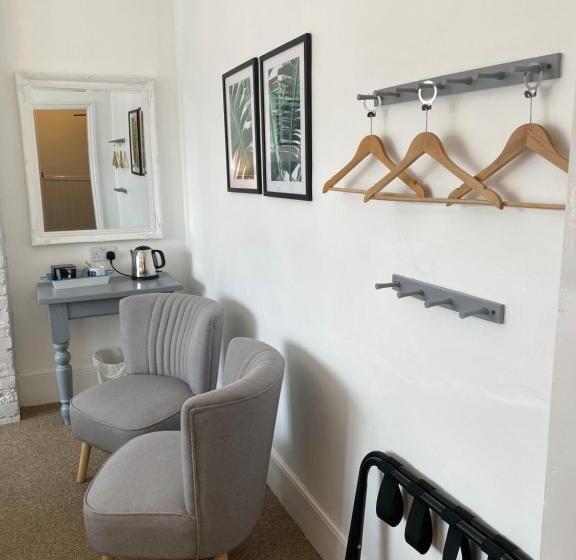 غرفة ديلوكس ثلاثية, Castle