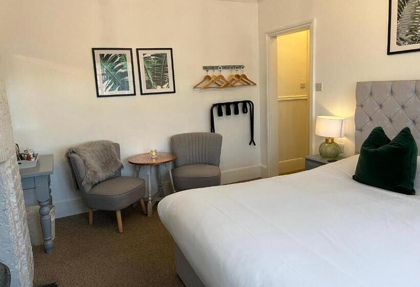 غرفة ديلوكس ثلاثية, Castle