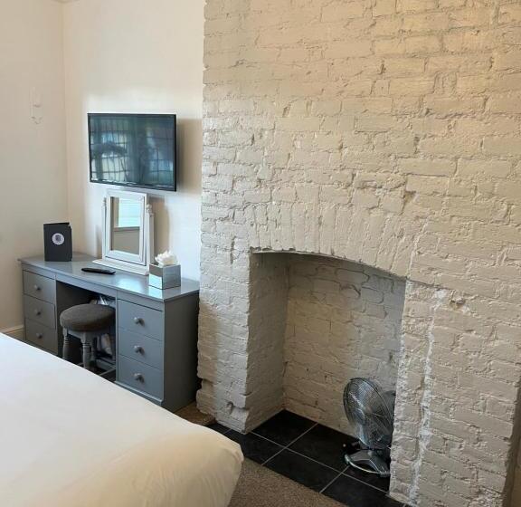 غرفة ديلوكس ثلاثية, Castle