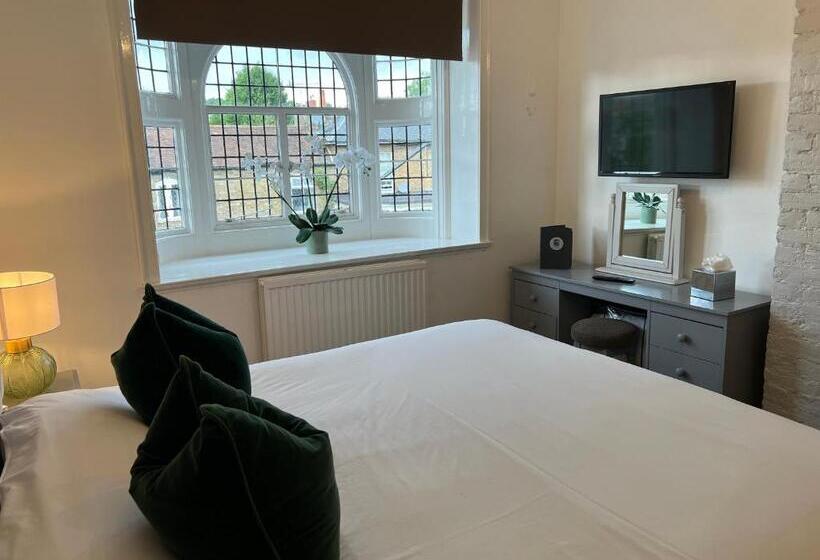 غرفة ديلوكس ثلاثية, Castle