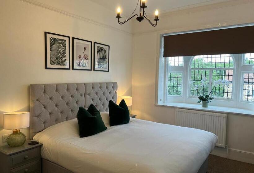 غرفة ديلوكس ثلاثية, Castle