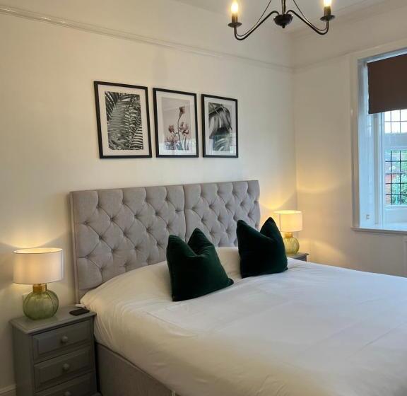 غرفة ديلوكس ثلاثية, Castle