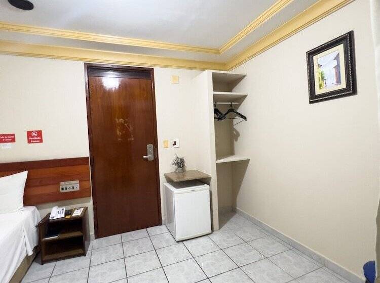 غرفة قياسية فردية, Central