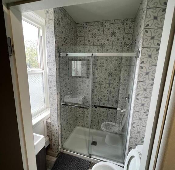 デラックスルーム, Commercial