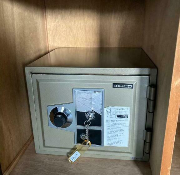 غرفة قياسية حمام مشترك, Hagi Kanko