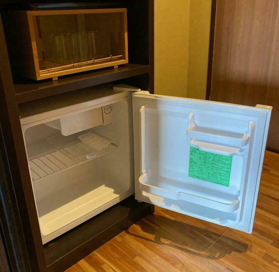 غرفة قياسية حمام مشترك, Hagi Kanko