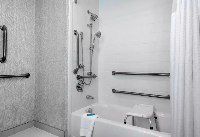 ２ダブルベッドのスタンダードルーム, Holiday Inn Express & Suites   Charlotte Airport, An Ihg