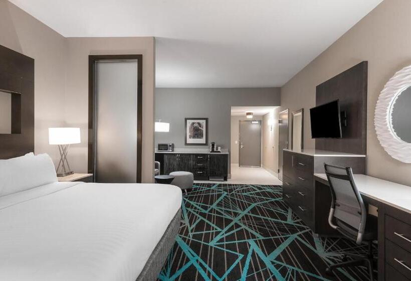 جناح, Holiday Inn Express & Suites   Charlotte Airport, An Ihg